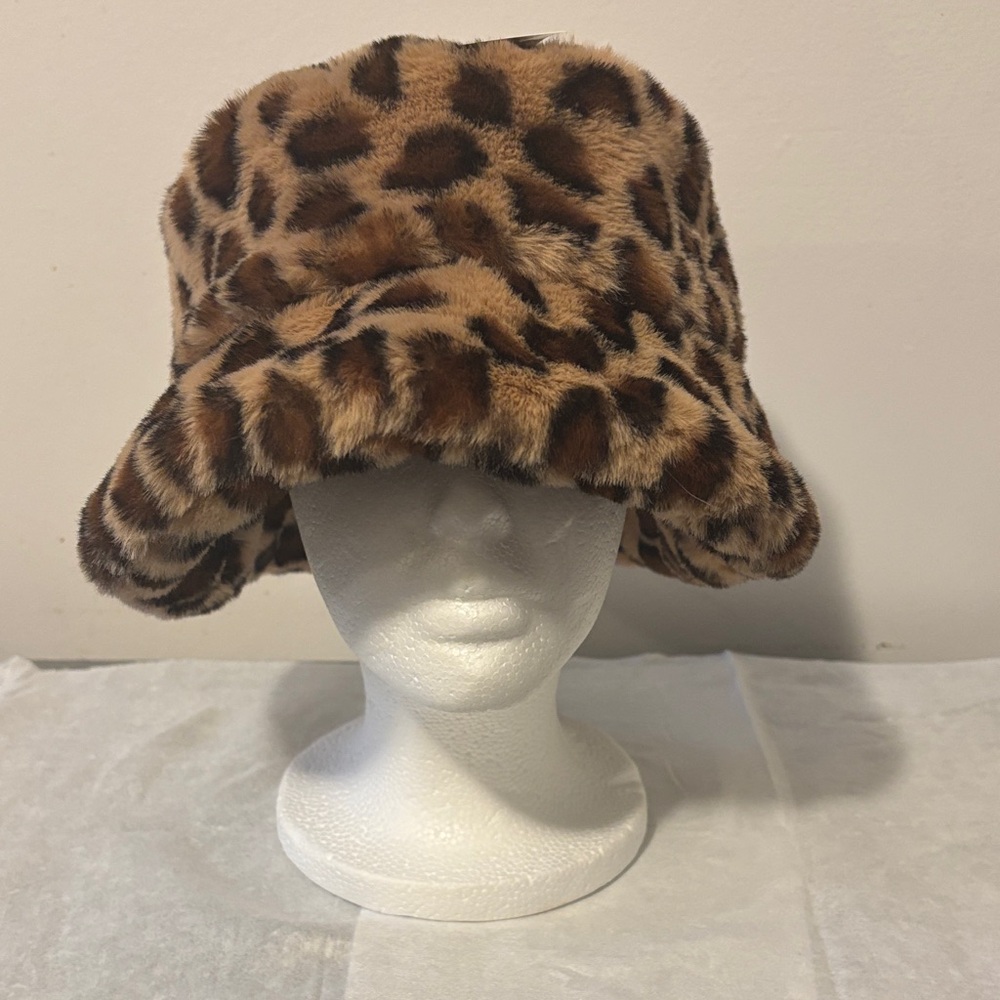 Leopard Print Faux Fur Bucket Hat